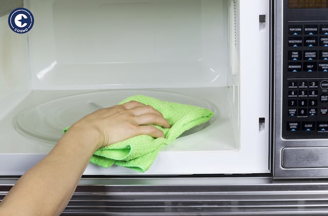 naturally clean a microwave